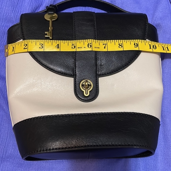 Fossil bucket bag purse - Picture 2 of 6